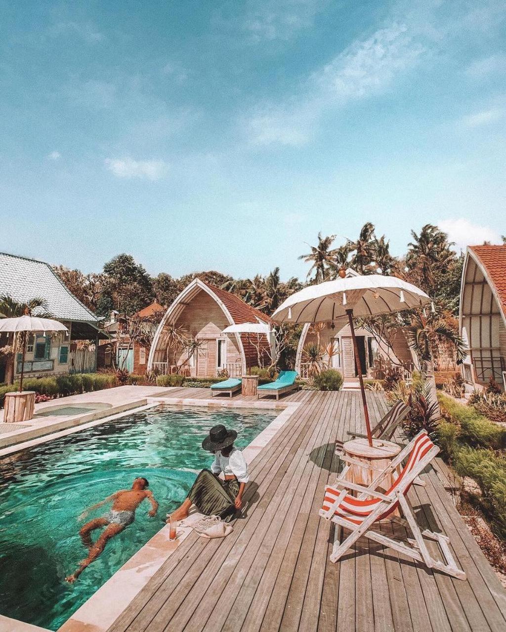 La Roja Bungalows Batununggul Exteriör bild