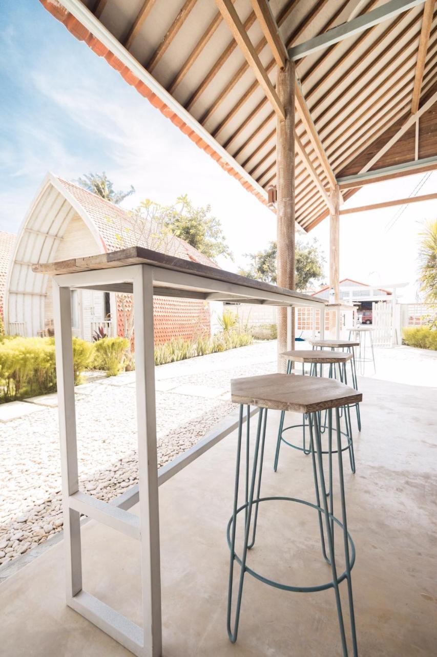 La Roja Bungalows Batununggul Exteriör bild