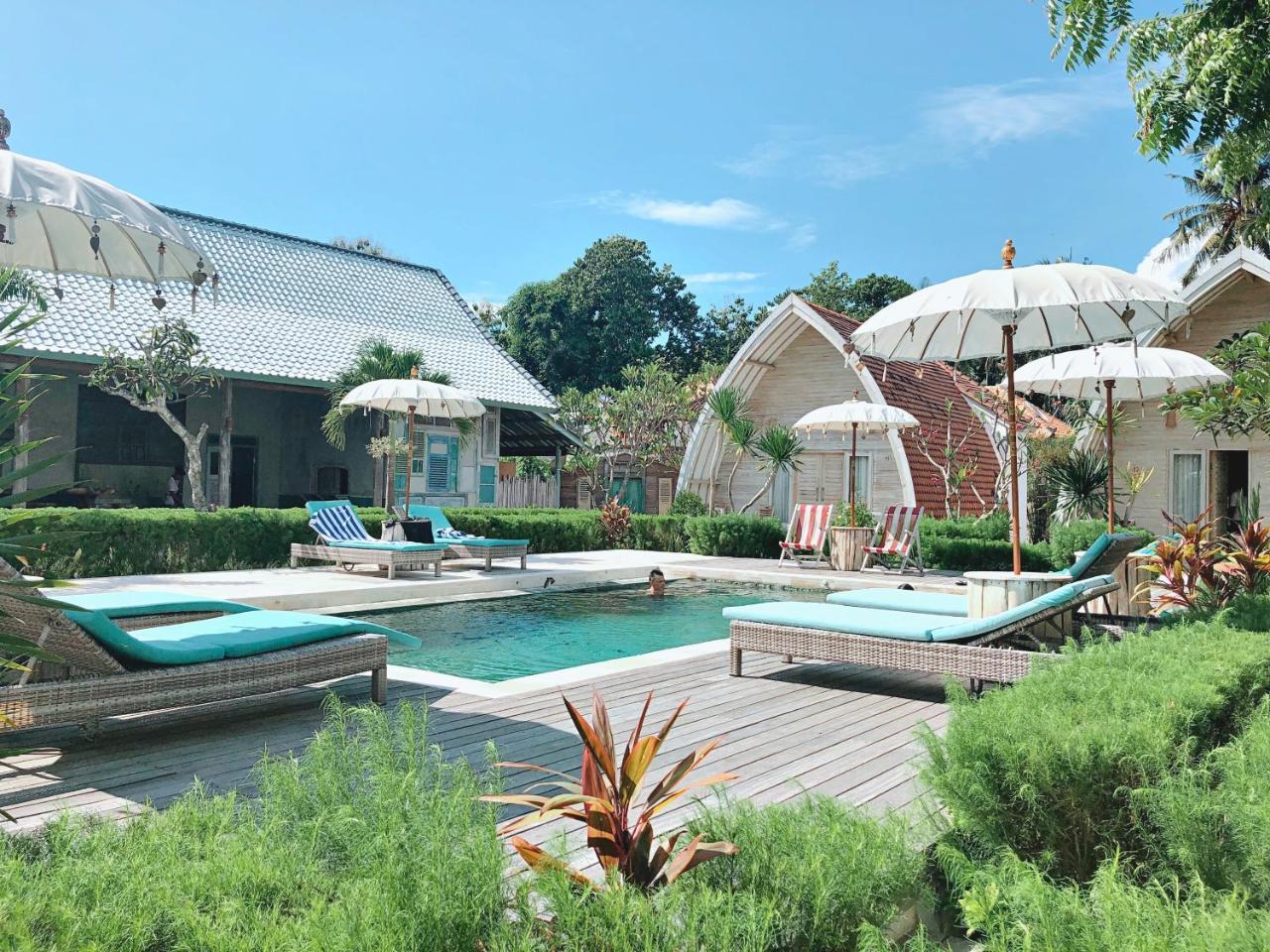 La Roja Bungalows Batununggul Exteriör bild