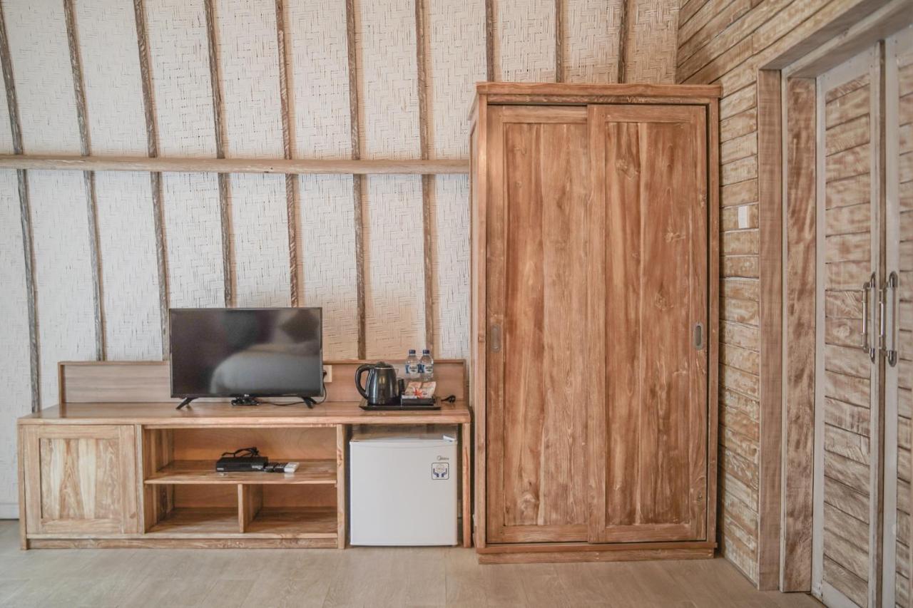 La Roja Bungalows Batununggul Exteriör bild