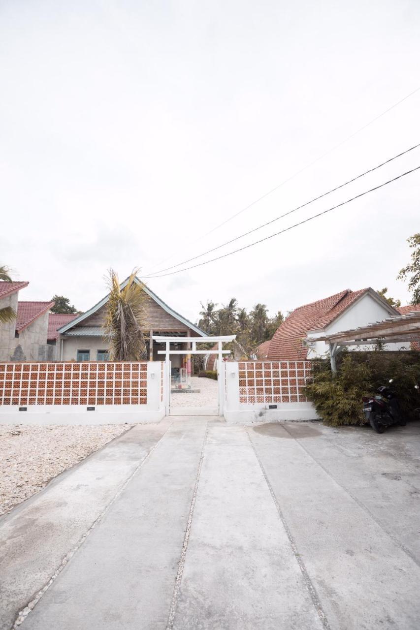 La Roja Bungalows Batununggul Exteriör bild